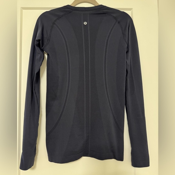 Lululemon Swiftly Tech Long Sleeve Crew Shirt in Navy - Picture 2 of 5
